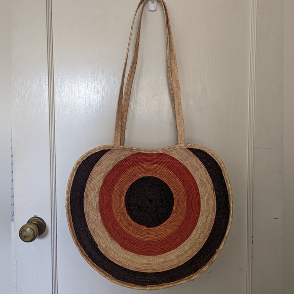 Straw bag with long straps and circle design - Picture 3 of 10